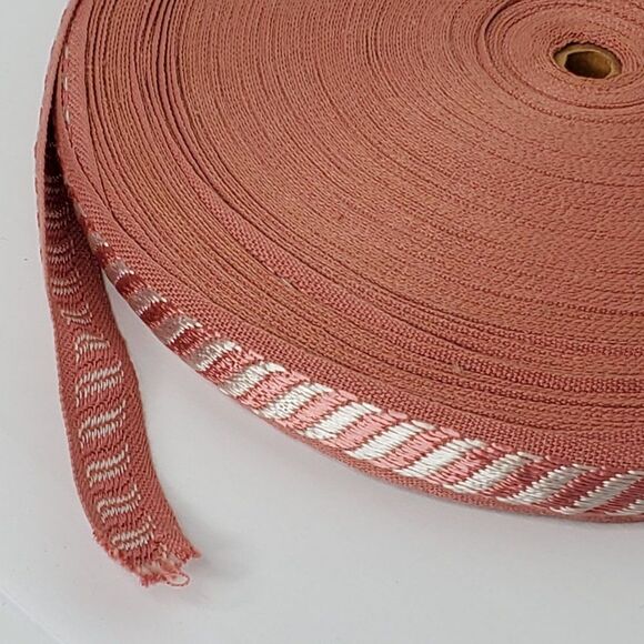 Vintage Pink Mauve Embroidered Cotton Woven Twill Trim 1/2" X 50 yards approx - Picture 3 of 3